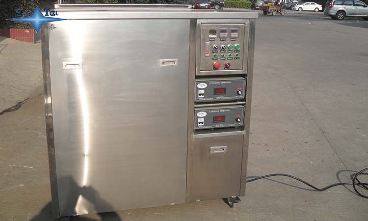 全自動(dòng)超聲波噴淋清洗機(jī)如何將產(chǎn)品清洗干凈的？