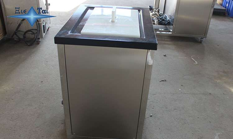 超聲波清洗機(jī):提升金屬電池接頭導(dǎo)電性和壽命的效果和注意事項 超聲波清洗機(jī):提升金屬電池接頭導(dǎo)電性和壽命的效果和注意事項